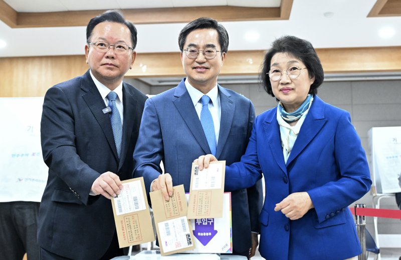 김동연, 사전투표 참여 "우리의 미래는 투표에 답이 있다"