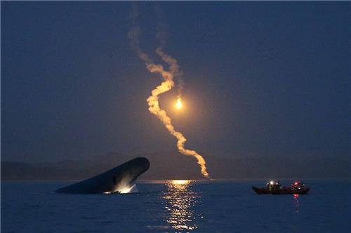 [광주=뉴시스] 김봉규 작가가 촬영한 2014년 4월16일 동거차도 앞바다. (사진=은암미술관 제공) 2024.04.05. photo@newsis.com *재판매 및 DB 금지