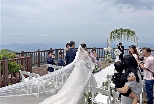 국립공원 숲 속 결혼식 모습(국립공원공단 제공) 뉴스1