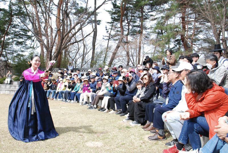 관동별곡 인문학 여행 프로그램이 지난달부터 두차례에 걸쳐 진행됐다. 강원관광재단 제공