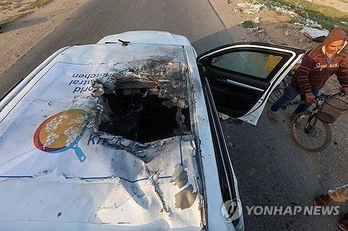 이스라엘의 오폭으로 폭파된 국제구호단체 월드센트럴키친(WCK) 차량. 로이터연합뉴스
