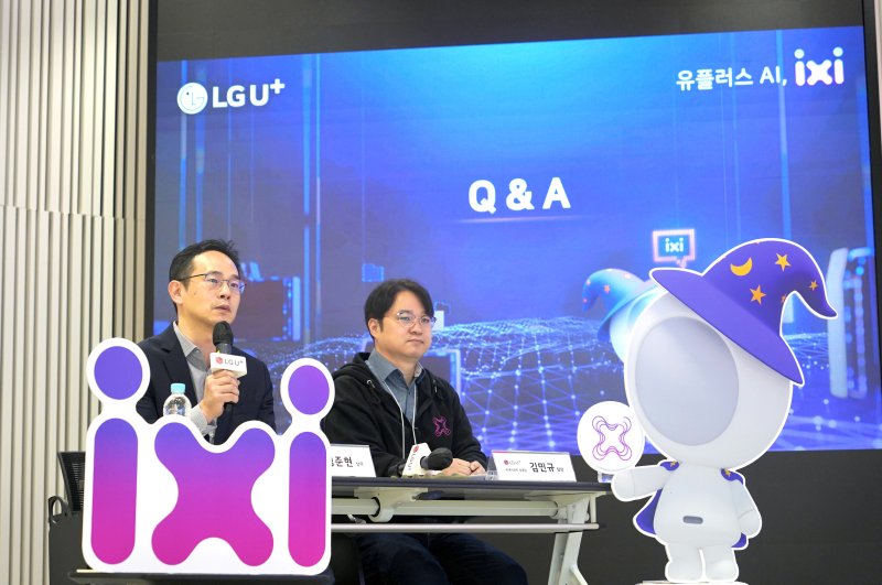 8일 LG유플러스 성준현 AI·데이터프로덕트담당(왼쪽)과 김민규 AI에이전트상품팀장이 온라인 간담회에서 질의에 답변하고 있다. LG유플러스 제공