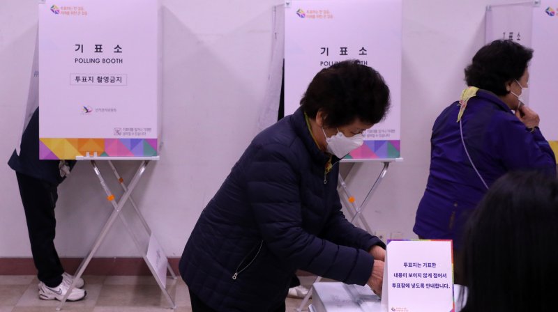 투표소 자료사진. 뉴스1