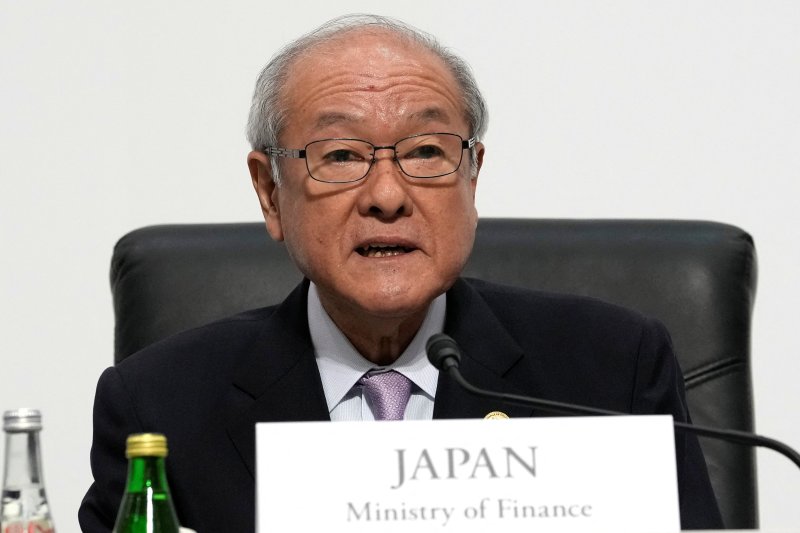 지난해 5월 13일 일본 니가타현 도키멧세에서 개최된 주요 7개국(G7) 재무장관·중앙은행 총재 회의에서 스즈키 슌이치 일본 재무상이 기자회견 중 발언하고 있다. 로이터뉴스1