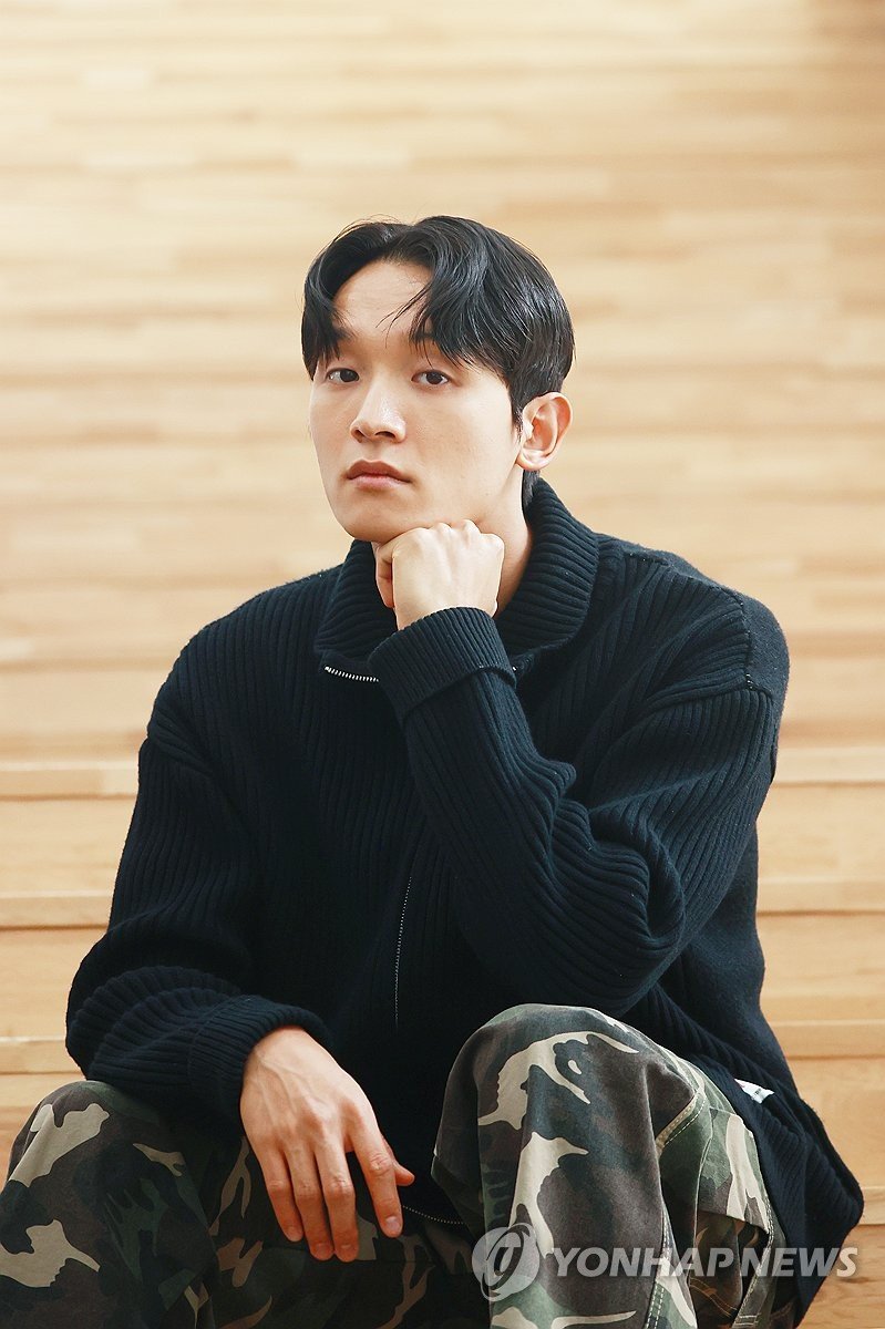 '사자의 서' 무용수 최호종 '사자의 서' 무용수 최호종 (서울=연합뉴스) 진연수 기자 = 국립무용단 신작 '사자의 서'의 무용수 최호종이 11일 서울 중구 국립극장 해오름극장에서 진행된 연합뉴스와 인터뷰에 앞서 포즈를 취하고 있다. 2024.4.11 jin90@yna.co.kr (끝)