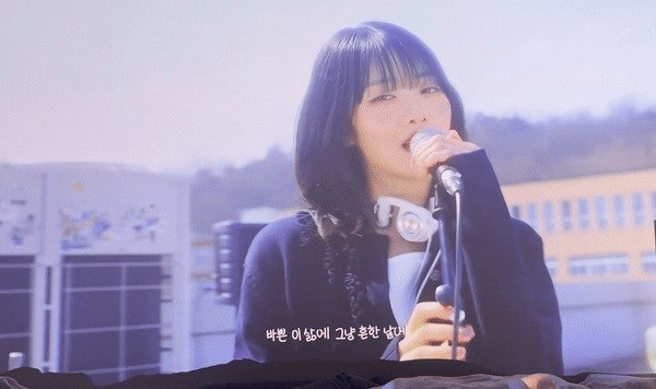 LG 시네빔 큐브로 '(여자)아이들' 유튜브 영상을 재생한 모습. 2024.4.7 / 뉴스1 ⓒ News1 강태우 기자