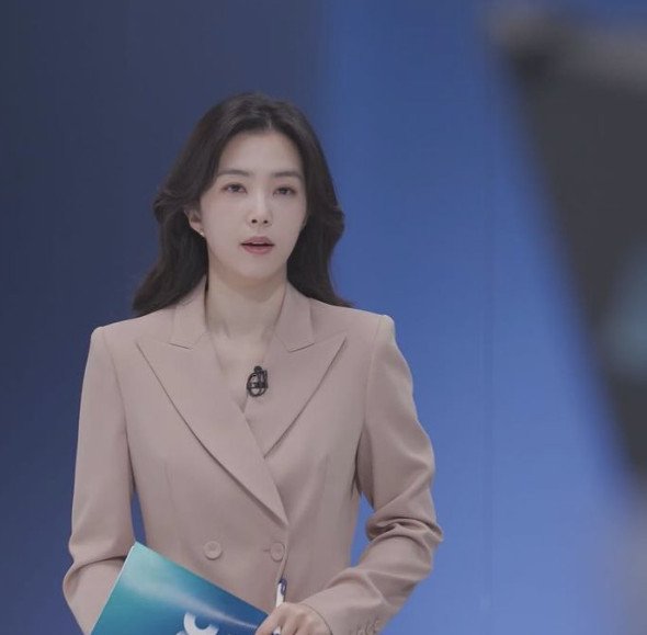 JTBC 강지영 아나운서, 오늘 '금융맨' 결혼…하나 되어 내딛는 발걸음