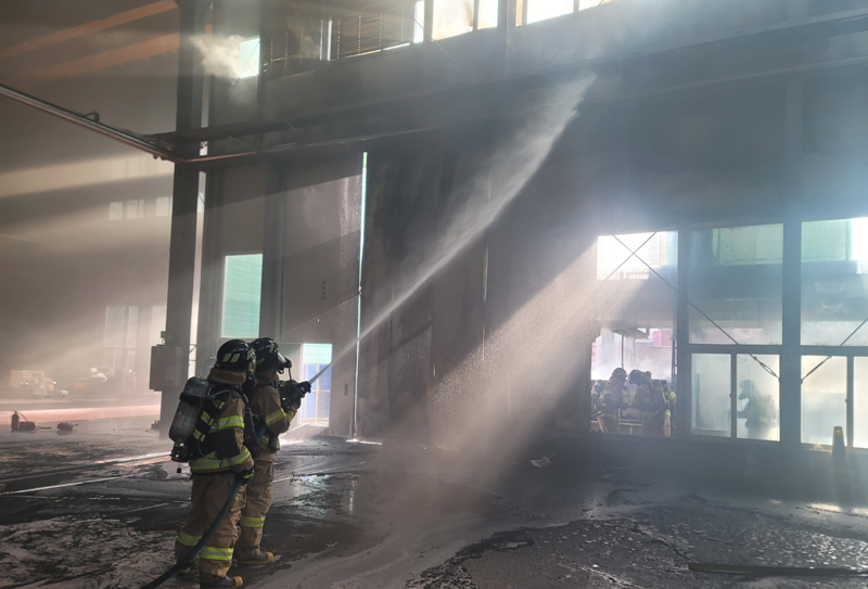 지난 13일 오후 4기 37분께 부산시 강서구 미음산업단지에 있는 한 공장에서 불이 났다.