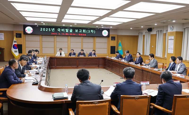 15일 대전시청에서 열린 주간업무회의 모습.