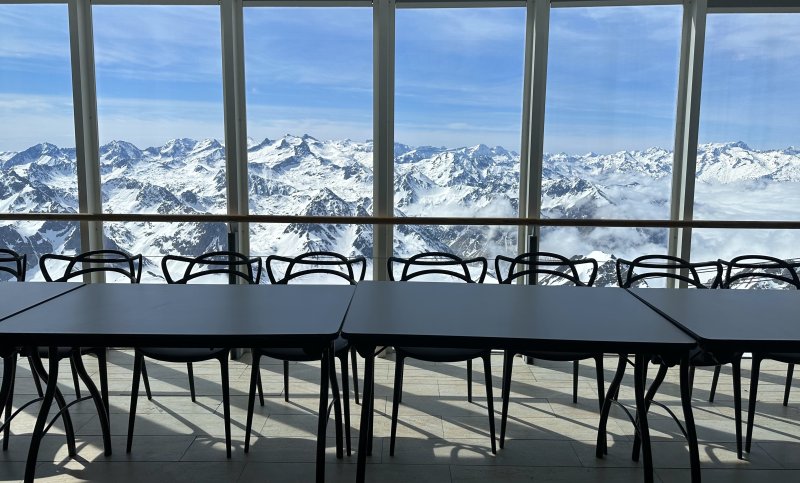 180도 전망으로 피레네 산맥을 조망할 수 있는 회의실도 마련돼 있다ⓒ News1 윤슬빈 기자