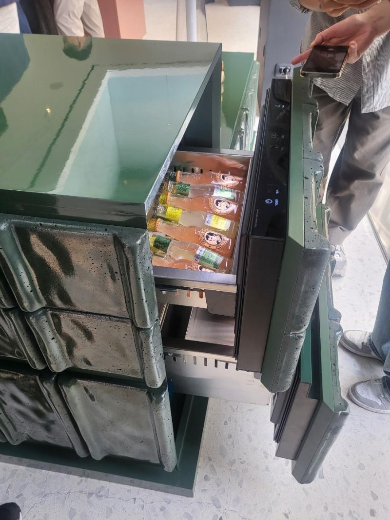 파트리시아 우르퀴올라의 '시그니처 키친 스위트' 언더카운터 모듈형 냉장고 내부. 연합뉴스