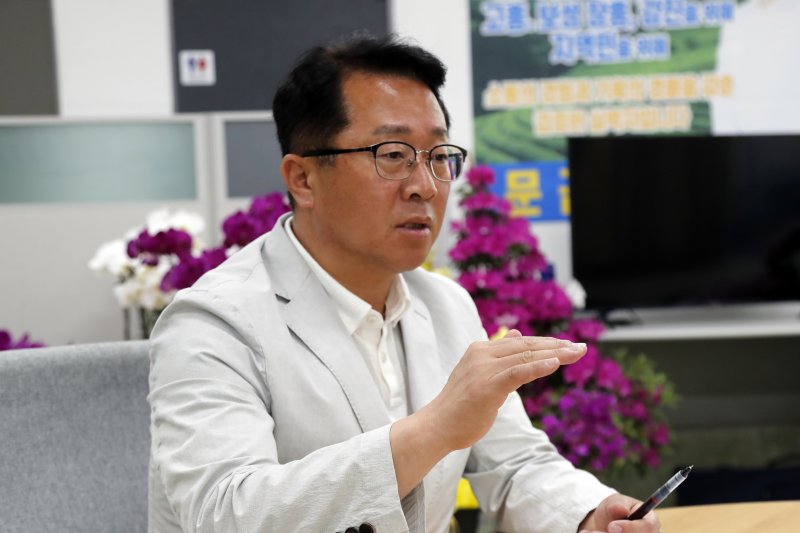 문금주 더불어민주당 고흥‧보성‧장흥‧강진 당선인(56)이 17일 오후 보성읍에 위치한 선거사무소에서 과 인터뷰를 갖고 있다.(문금주 선거사무소 제공)202.4.17/뉴스 ⓒ News1