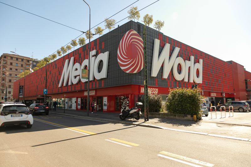 17일(현지시간) 찾은 이탈리아 밀라노 시내의 가장 큰 가전 매장인 'Media World'. 당초 브랜드 노출을 막는 판매 전략을 고수해 왔지만, 코로나 이후 유럽 최초로 '할당된 공간 내 최대 노출' 전략으로 전면 수정해 주목받았다. 삼성전자 제공