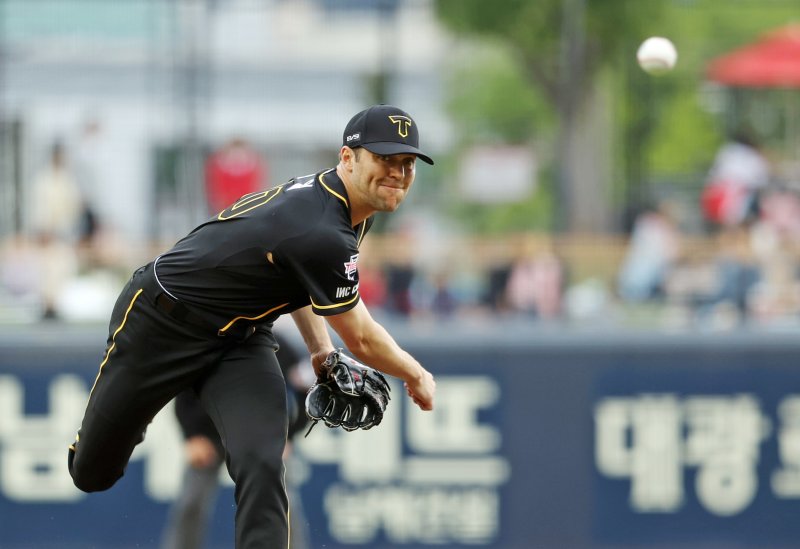 KIA 타이거즈 외국인 투수 제임스 네일이 20일 열린 2024 KBO리그 광주 NC 다이노스전에서 7이닝 1실점 호투를 펼쳐 팀의 9-1 승리를 이끌었다. (KIA 타이거즈 제공)