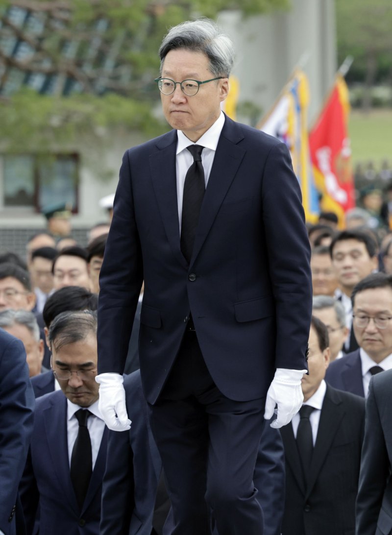 국립서울현충원 참배하는 재외공관장들… '직원 갑질' 논란 정재호 대사도 참석 [뉴시스Pic] - 파이낸셜뉴스