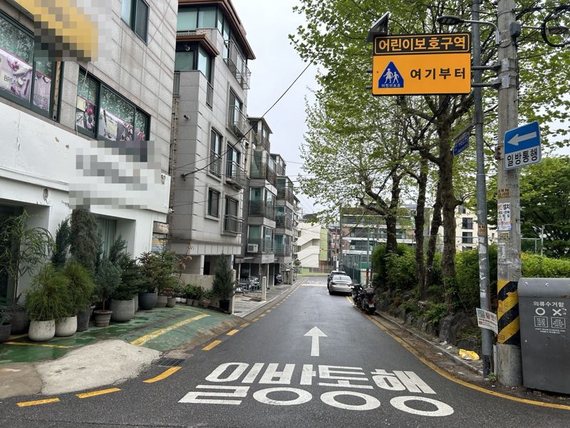 지난 11일 어린이 보행자 사망사고가 발생한 서울 송파동의 한 어린이 보호구역. 사진=강명연 기자