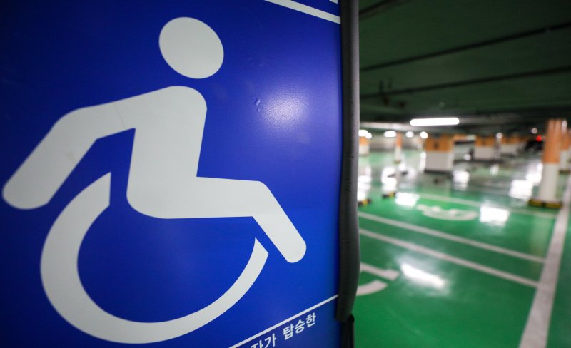 "아파트 주차 공간 부족" 장애인주차장 위조한 50대의 최후