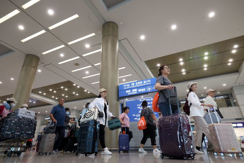 중국인 단체 관광객들이 인천국제공항을 통해 입국하고 있다. (공동취재) /뉴스1 ⓒ News1 박정호 기자 /사진=뉴스1
