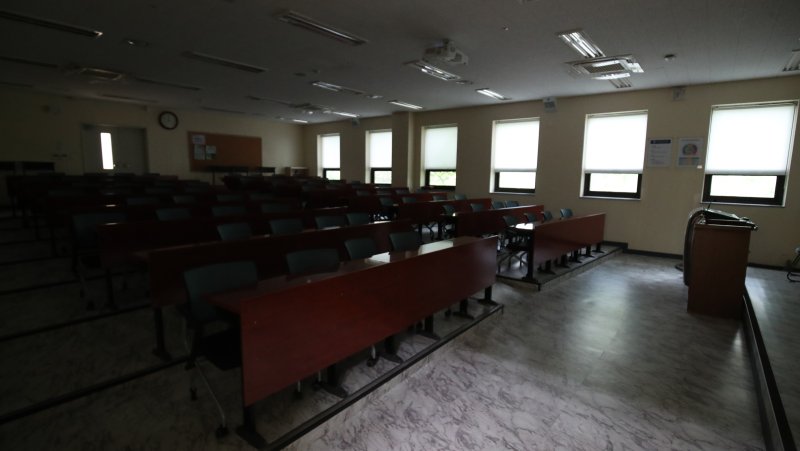 지난 22일 오전 개강을 시작한 대전 을지대학교 의과대학 강의실에 학생들의 빈 자리만 보이고 있다. 뉴스1