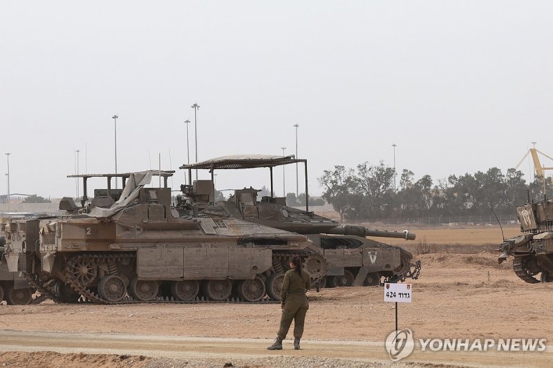 라파 인근에 집결한 이스라엘군 탱크 (출처=연합뉴스)