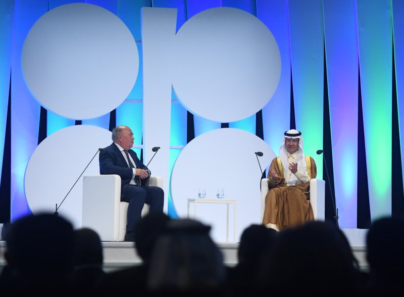 [ 빈=신화/뉴시스] 빈 OPEC 국제 세미나 회의에서 발언하는 사우디 에너지부 장관 압둘아지즈 빈 살만 왕자(오른쪽). 2023. 07.06.