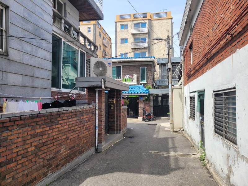 지난 26일 서울 광진구 중곡동 빌라촌에 노후 주택과 신축이 섞여 있다. 사진=최용준 기자