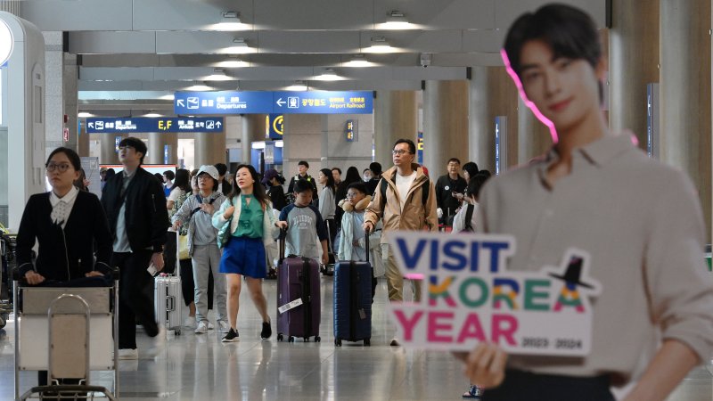 인천국제공항 제 1터미널입국장에 외국인 관광객이 입국하고 있다. (공동취재) 2024.4.26/뉴스1 ⓒ News1 권현진 기자 /사진=뉴스1