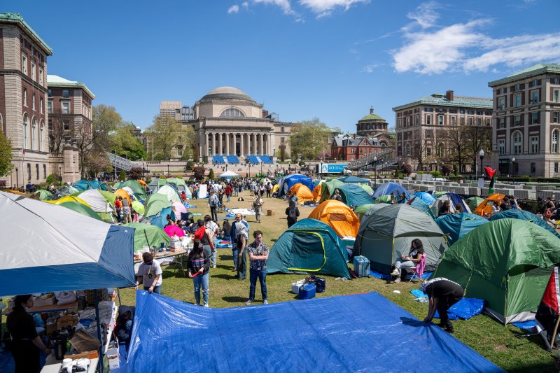 24일(현지시간) 미국 뉴욕의 컬럼비아대 캠퍼스 잔디밭이 팔레스타인을 지지하는 시위대들의 텐트로 뒤덮여있다. 2024.04.24 ⓒ 로이터=뉴스1 ⓒ News1 정지윤 기자