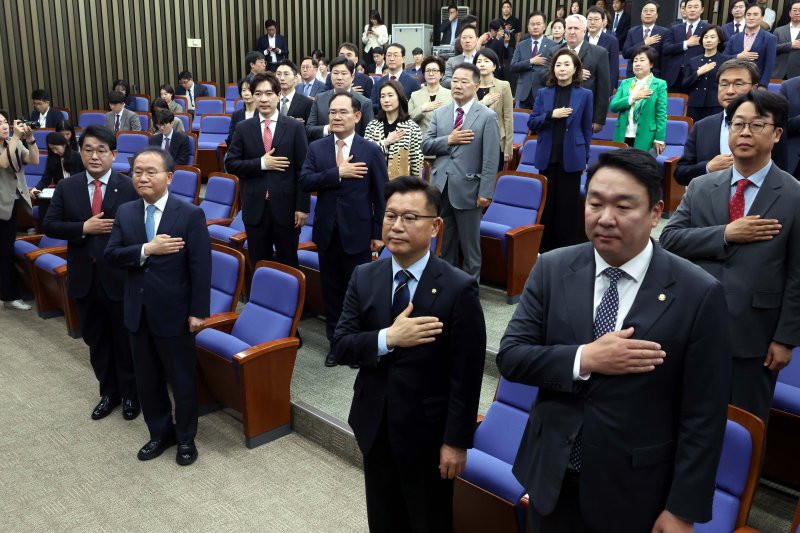 與 총선 참패 위기 수습할 새 비대위원장에 황우여 지명