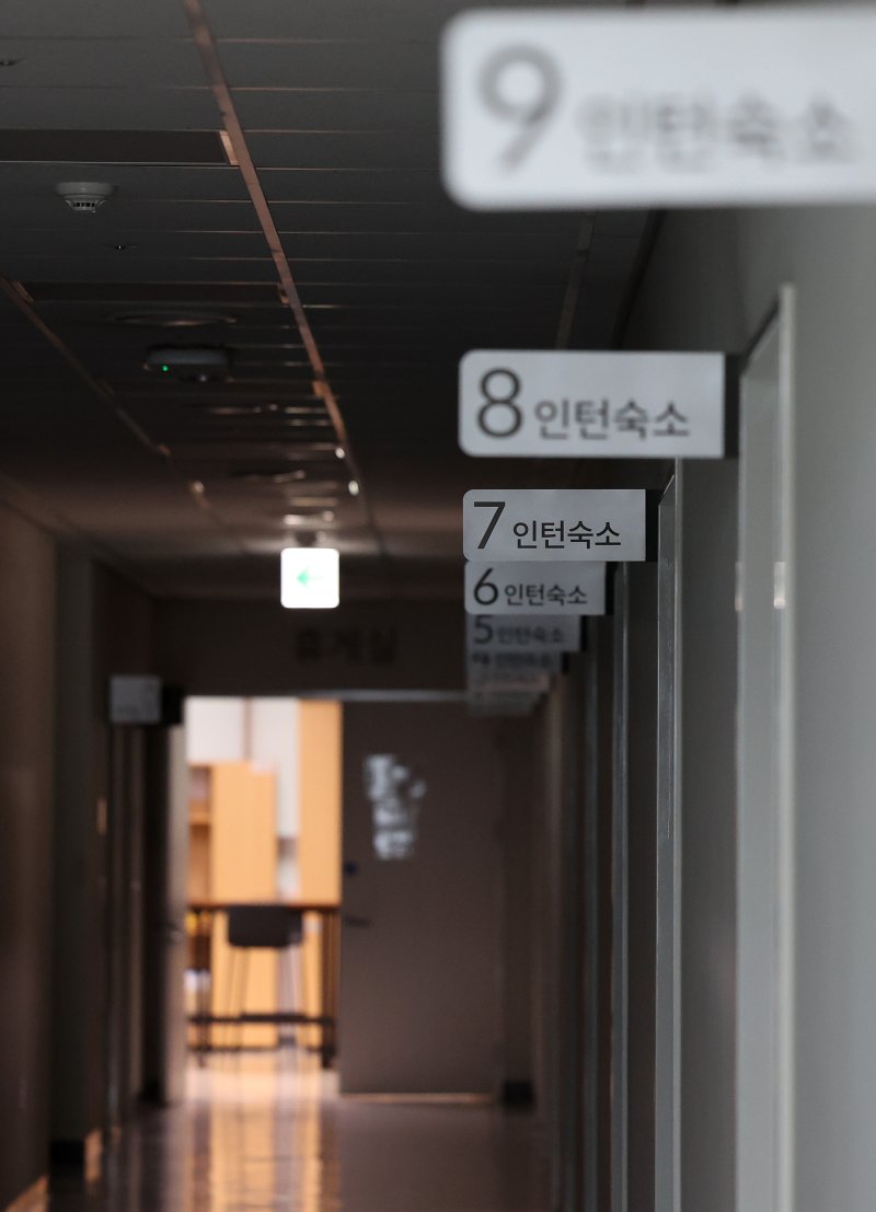 의대정원 증원을 놓고 의정갈등이 이어지고 있는 29일 대구의 한 대학병원 인턴 숙소 복도가 한산한 모습을 보이고 있다. 뉴시스