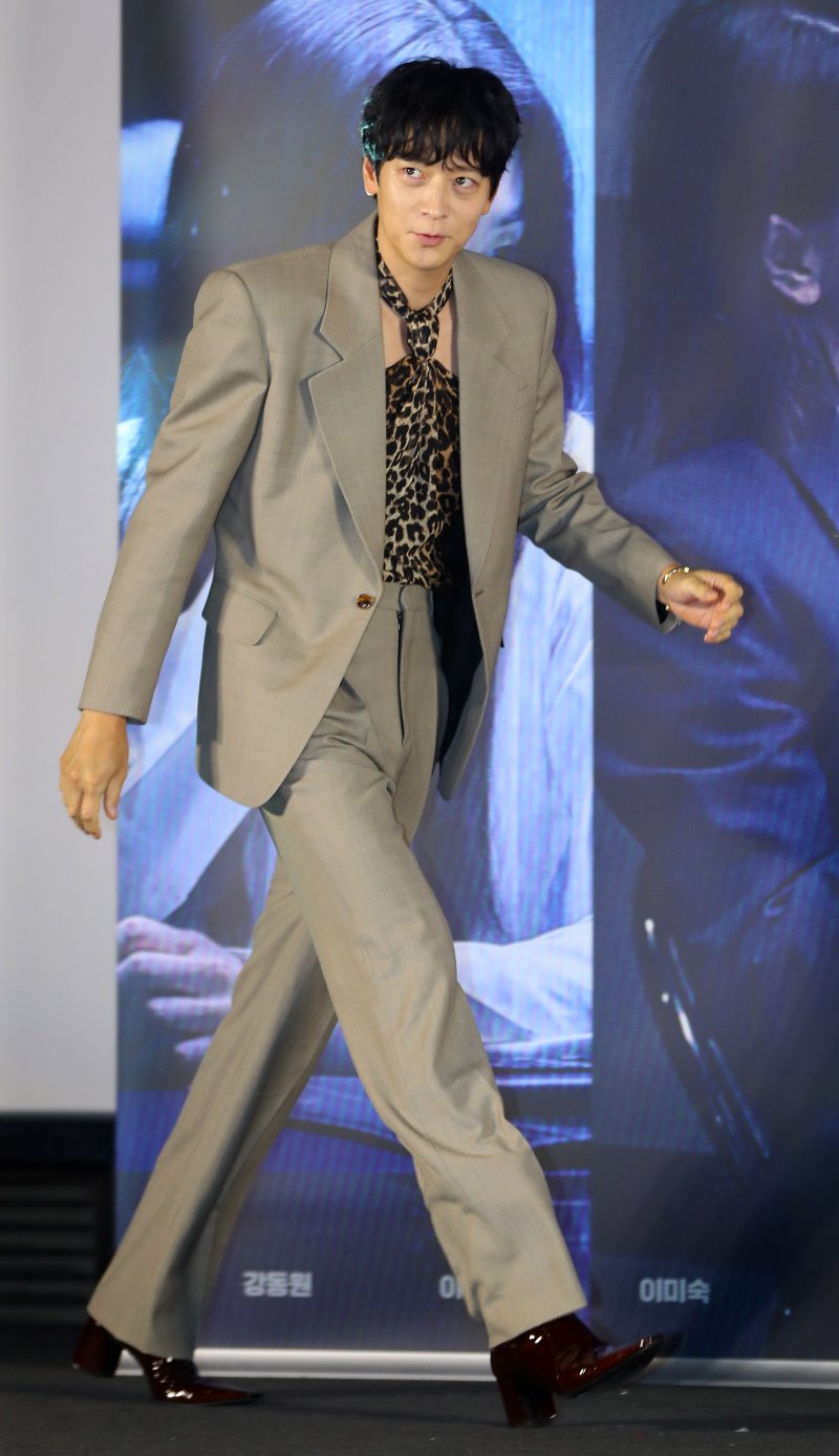 [서울=뉴시스] 김혜진 기자 = 배우 강동원이 29일 오전 서울 용산구 CGV 아이파크몰에서 열린 영화 '설계자'(감독 이요섭) 제작보고회에 참석하고 있다. 2024.04.29. jini@newsis.com