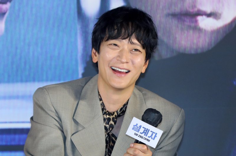 [서울=뉴시스] 김혜진 기자 = 배우 강동원이 29일 오전 서울 용산구 CGV 아이파크몰에서 열린 영화 '설계자'(감독 이요섭) 제작보고회에 참석해 있다. 2024.04.29. jini@newsis.com