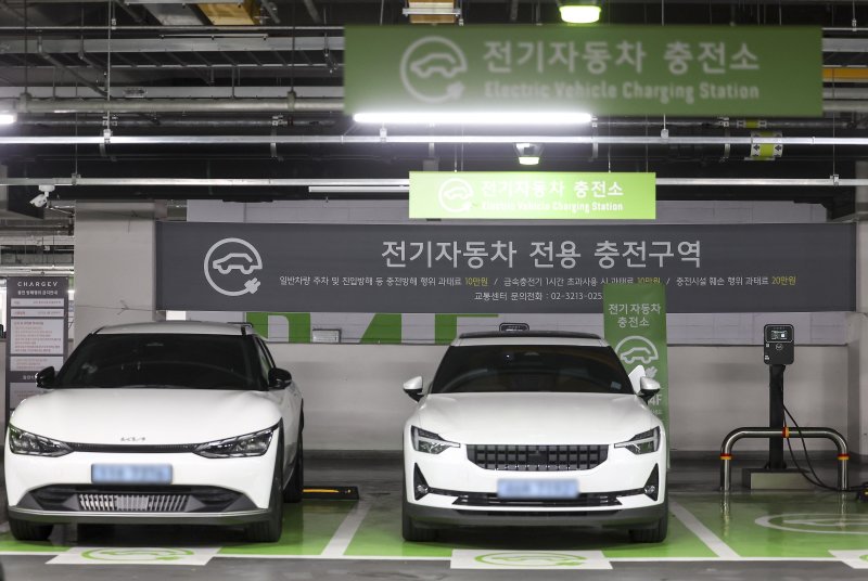 전기차 캐즘에도 충전 시장 '후끈'…"중소 업체는 위기"