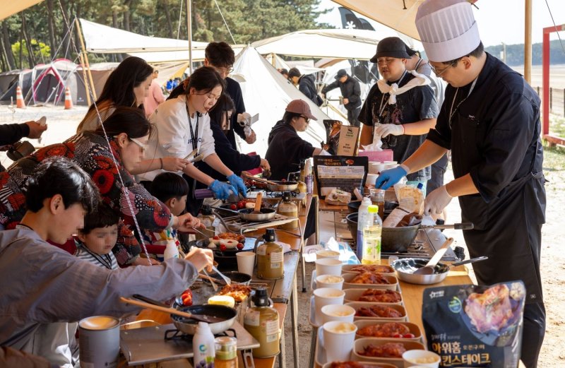 캠핑 시즌 돌아왔다..유통가 식음료 업계 캠핑족 잡아라