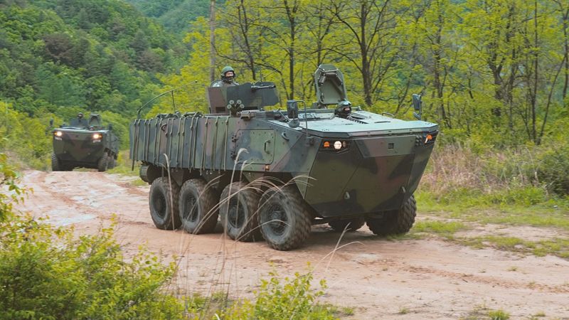 STX가 페루 육군 조병창에 공급할 예정인 현대로템의 차륜형장갑차 'K808'. 현대로템 제공