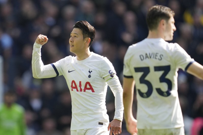 [런던=AP/뉴시스] [런던=AP/뉴시스] 잉글랜드 프로축구 프리미어리그(EPL) 토트넘홋스퍼의 손흥민. 2024.04.29.