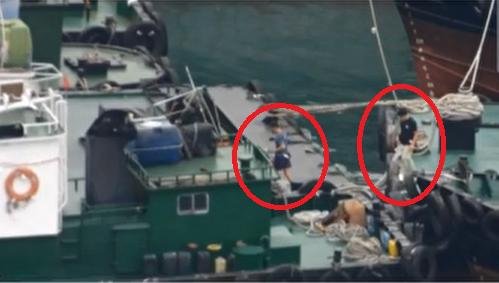 조직원들이 업자들을 협박하기 위해 선박에 무단으로 올라가는 모습. 부산 동부경찰서 제공