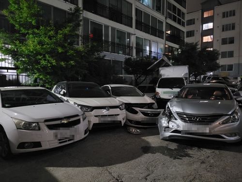 주차장에 파손된 차량. 출처=대전경찰청