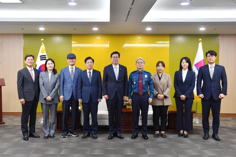 제2대 부산시자치경찰위원회 출범...위원장에 김철준 부산외대 교수