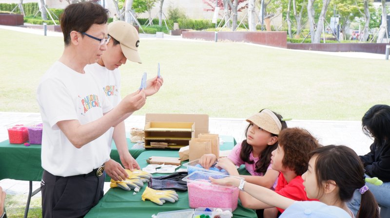 "어린이날 집 밖은 처음"…장애·비장애 벽 허문 축제 펼쳐진 곳