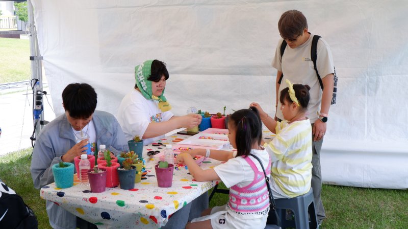 "어린이날 집 밖은 처음"…장애·비장애 벽 허문 축제 펼쳐진 곳