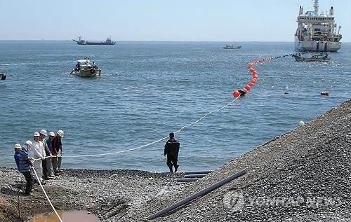해저통신 케이블 설치 모습. 사진=연합뉴스