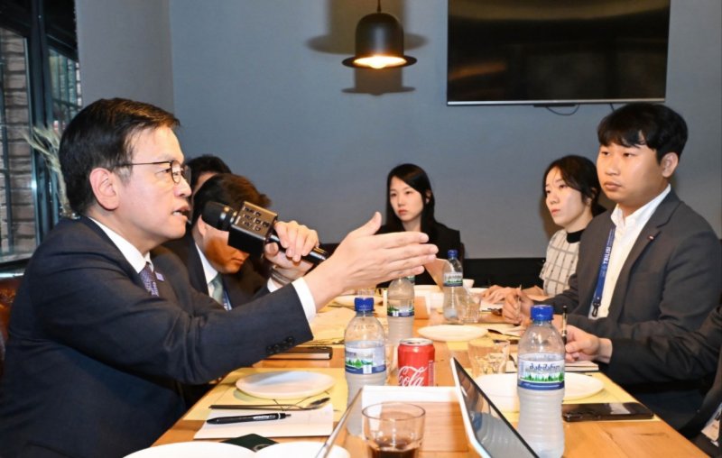 "반도체는 보조금보다 세제지원… 소부장은 재정투입 적절" [성장 낙관하는 정부]