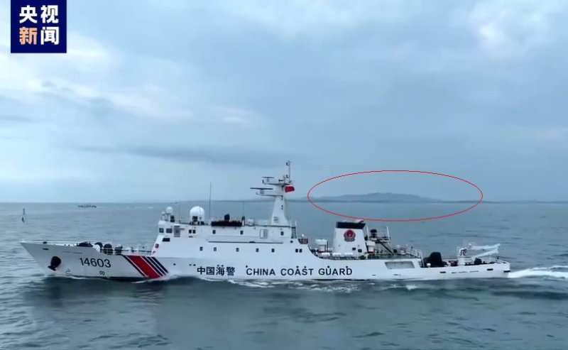 [서울=뉴시스] 중국 해경선이 대만이 관할하고 있는 진먼다오 주변의 진입 금지 해역에 진입해 대만 해순서(해경) 선박이 대응에 나서 중국 선박을 퇴각시켰다. 사진은 지난달 29일 중국 해경선이 진먼다오(빨간색 원 안에 섬) 인근 해역을 순찰하는 모습. 2024.05.07