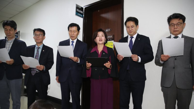 與 환노위 불참에 野 "민생 입법 함께 해달라...마지막까지 소임 다하길"