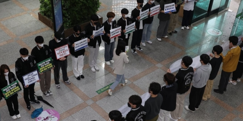 의대증원 또 사달났다…부산대, 증원안 최초 부결 vs 정부 "시정명령 따르라"