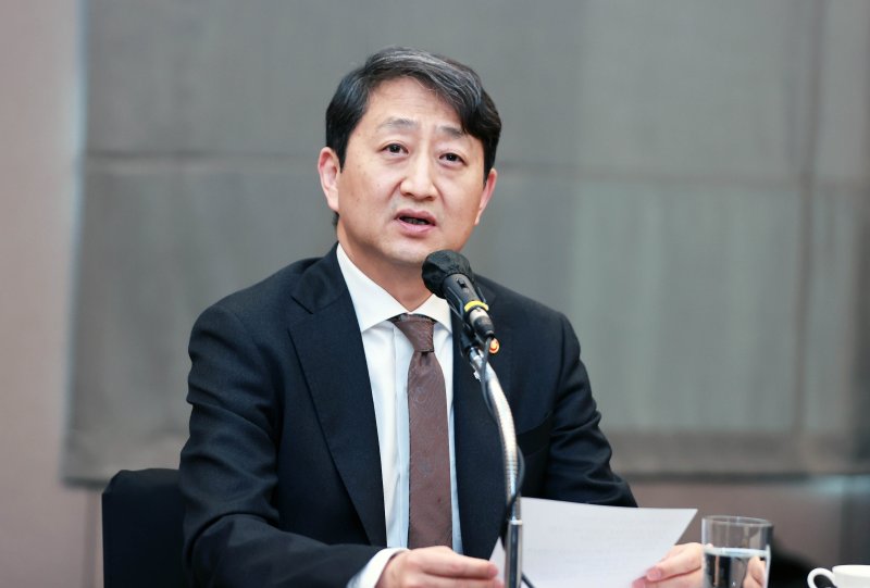 안덕근 산업장관 "전기·가스요금 인상 적절한 시점 찾는 중...전기본 이달 중 발표"