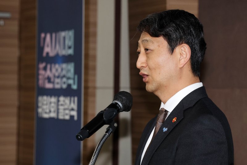 안덕근 산업통상자원부 장관이 8일 오전 서울 강남구 한국기술센터에서 열린 'AI시대의 신산업정책 위원회 출범식'에서 모두발언을 하고 있다./뉴시