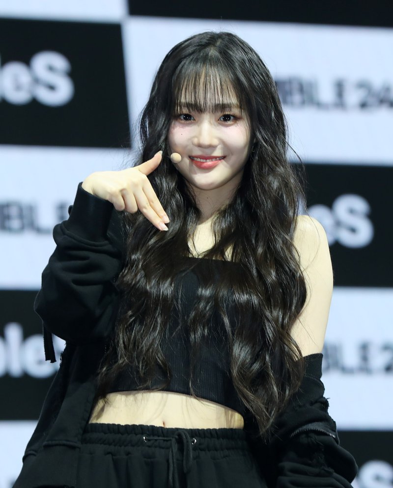 이제껏 이런 걸그룹은 없었다…'24인조' 트리플에스 무대 어땠냐면