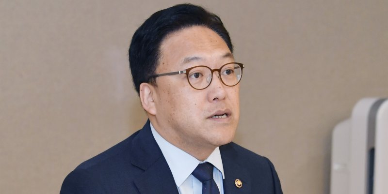 김병환 기획재정부 차관이 10일 오전 서울 종로구 정부서울청사에서 열린 제40차 비상경제차관회의 겸 제20차 물가관계차관회의를 주재하고 있다.연합뉴스